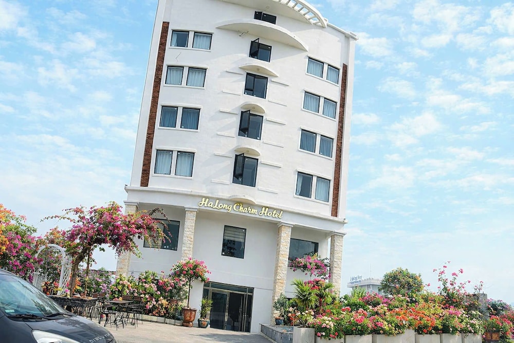 Hidden Charm Hotel 5/50