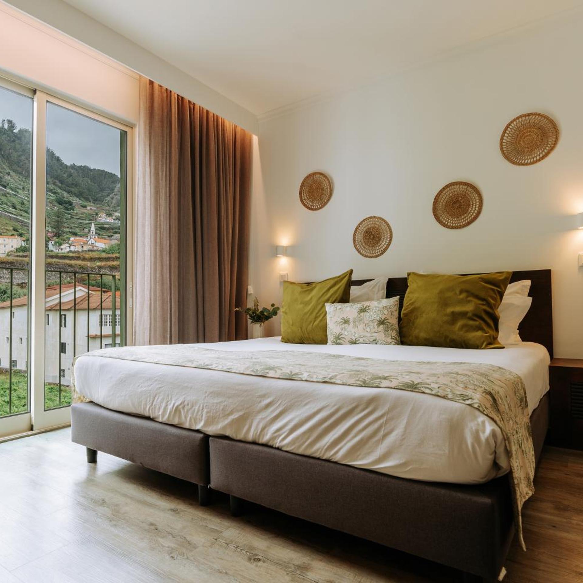 Room, Twin Beds, Mountain View, No Balcony