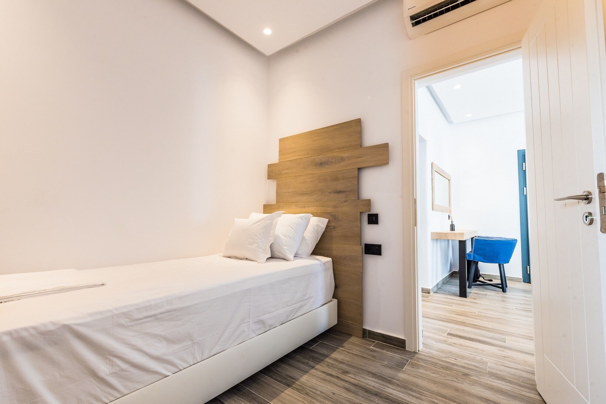 3 BEDROOMS, VILLA, OUTDOOR JETTED TUB