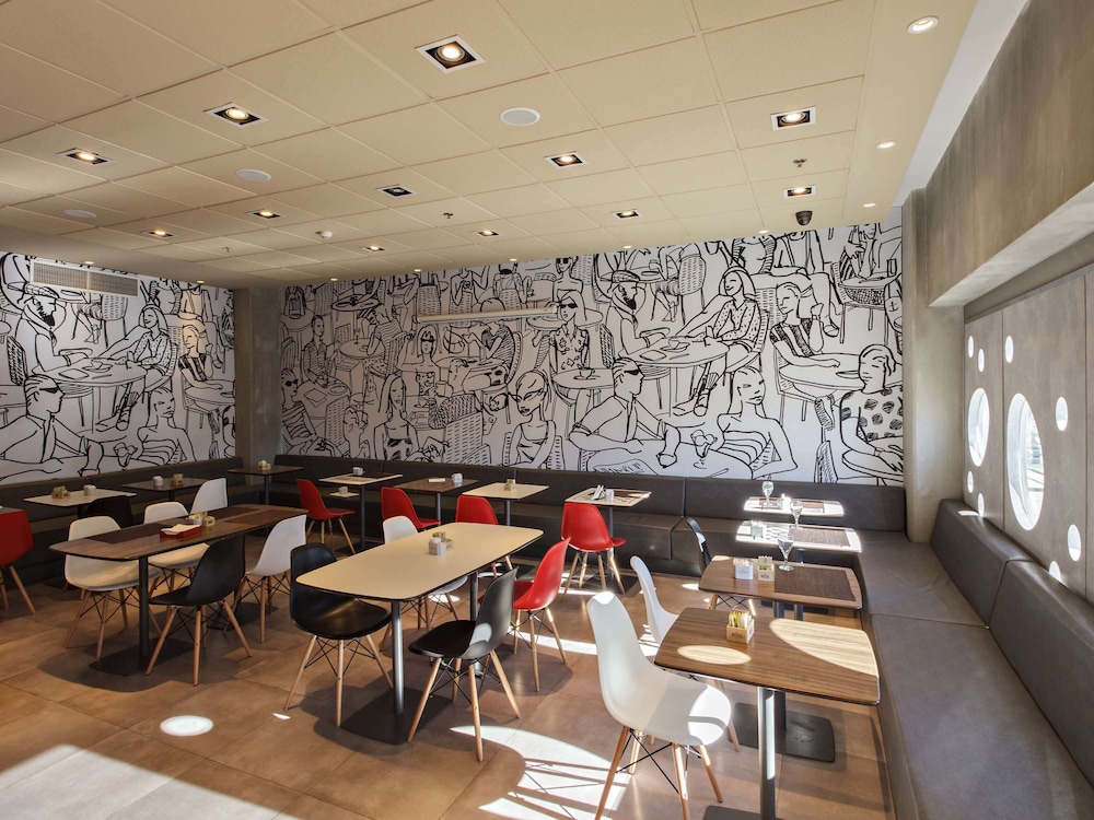 Ibis Pilar 53/63
