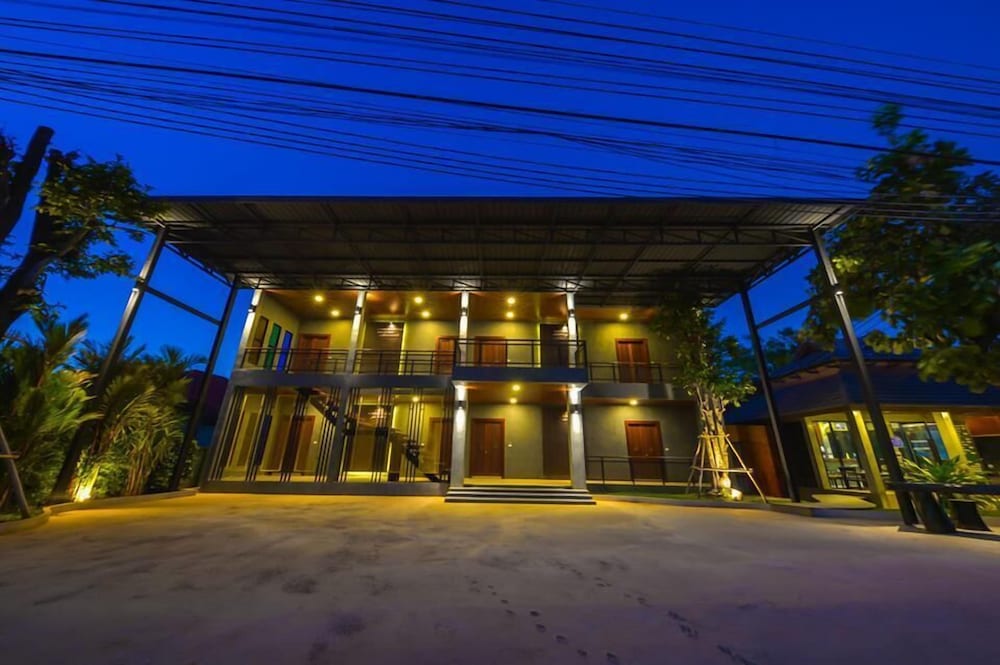 The Laekhong River Resort 1/18