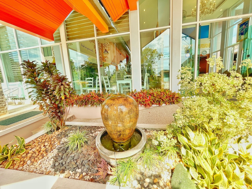 Peak Boutique City Hotel 60/62