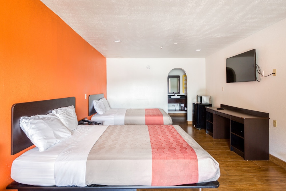 Motel6 Denham Springs, LA 6/50