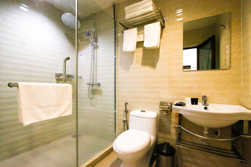جناح ديلوكس بسرير كوين وسرير فردي، Swing & Pillows at Golden Roof Hotel Ampang, Ipoh 9/9