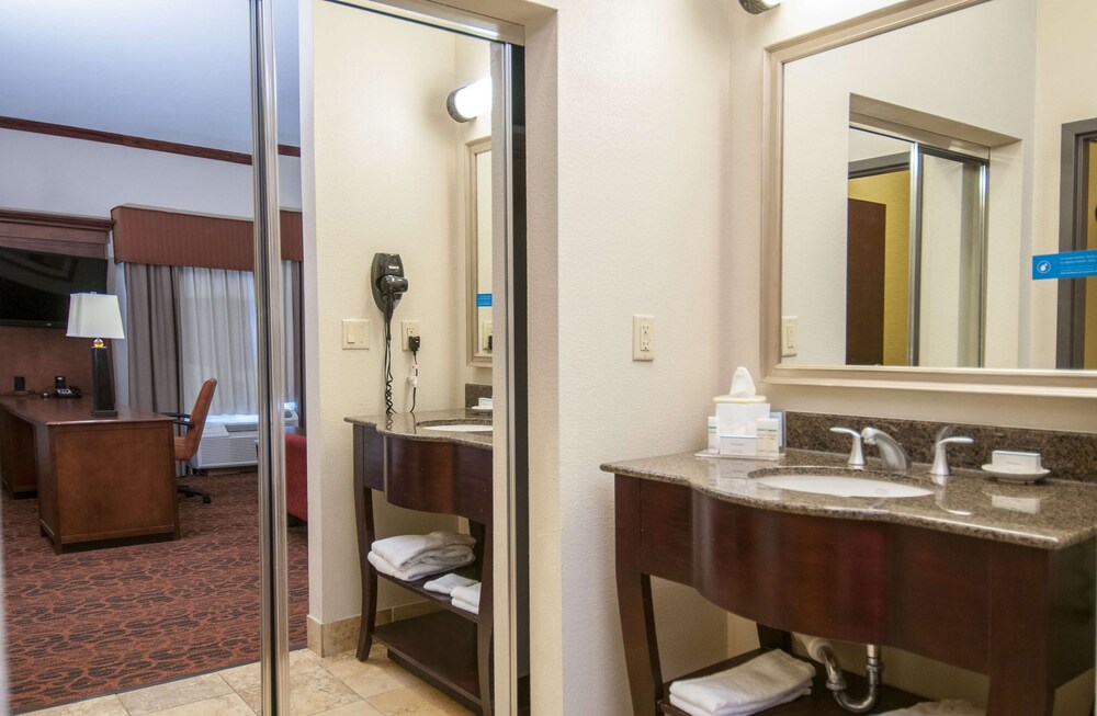 Hampton Inn And Suites Waxahachie 20/76