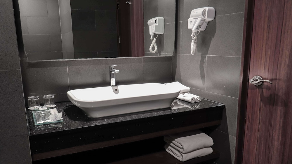 Hotel Golden Tulip Essential Makassar 40/41