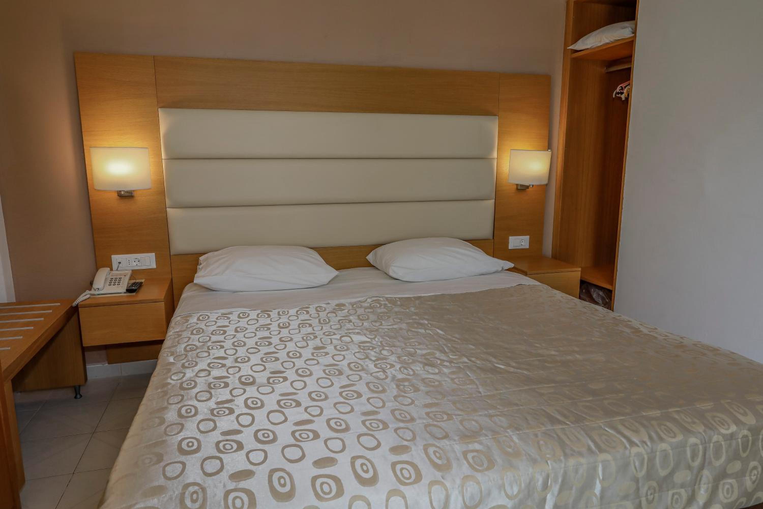 Africa Hotel 14/48