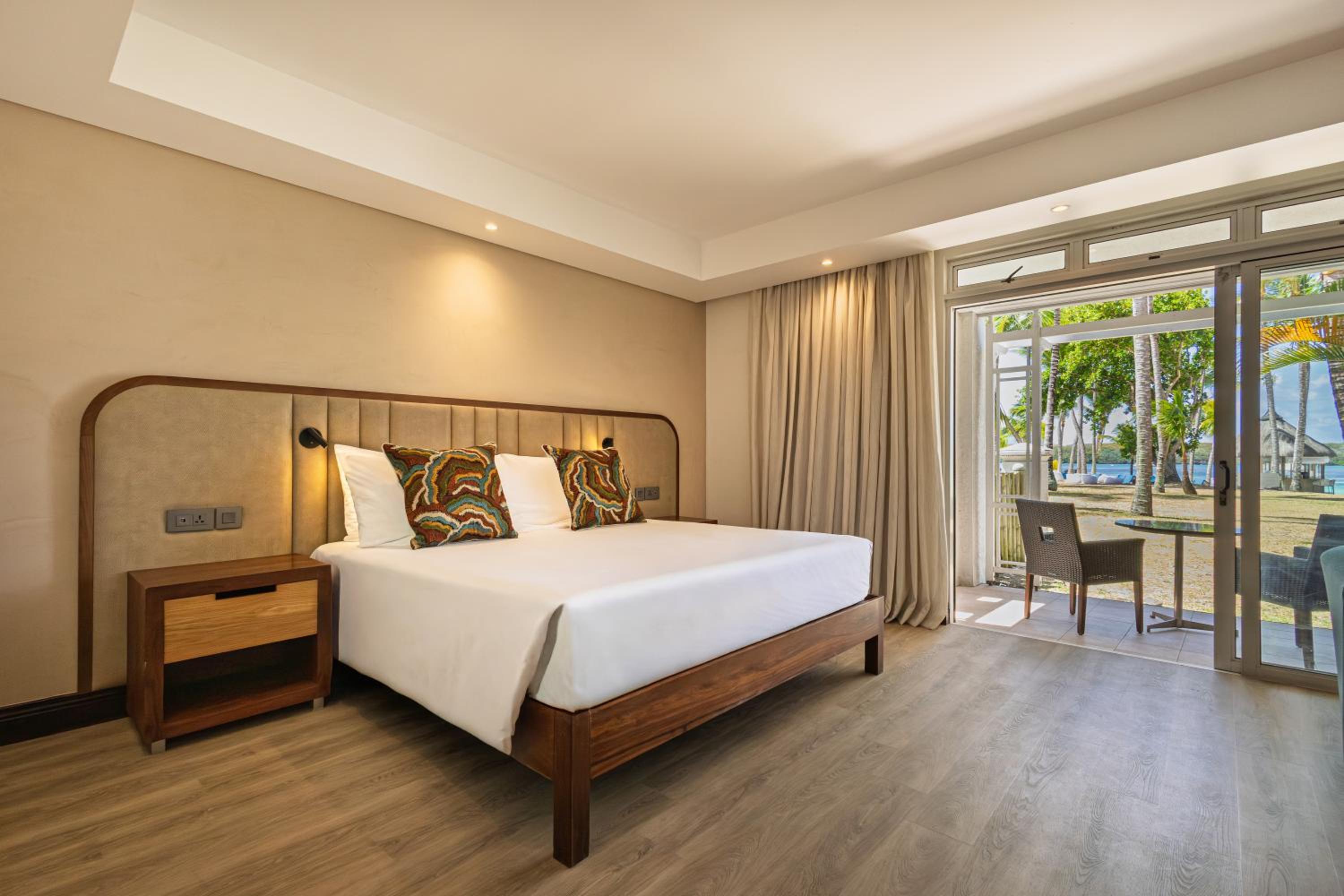 Deluxe, King Bed, Honeymoon Floor
