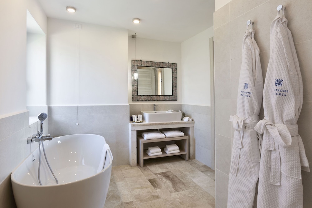 جناح بسريرين كينج مع أريكة، Baglioni Resort Sardinia 3/3