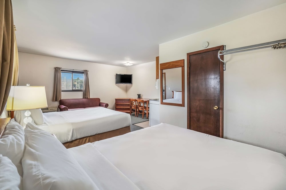 Americas Best Value Inn Marquette 18/46