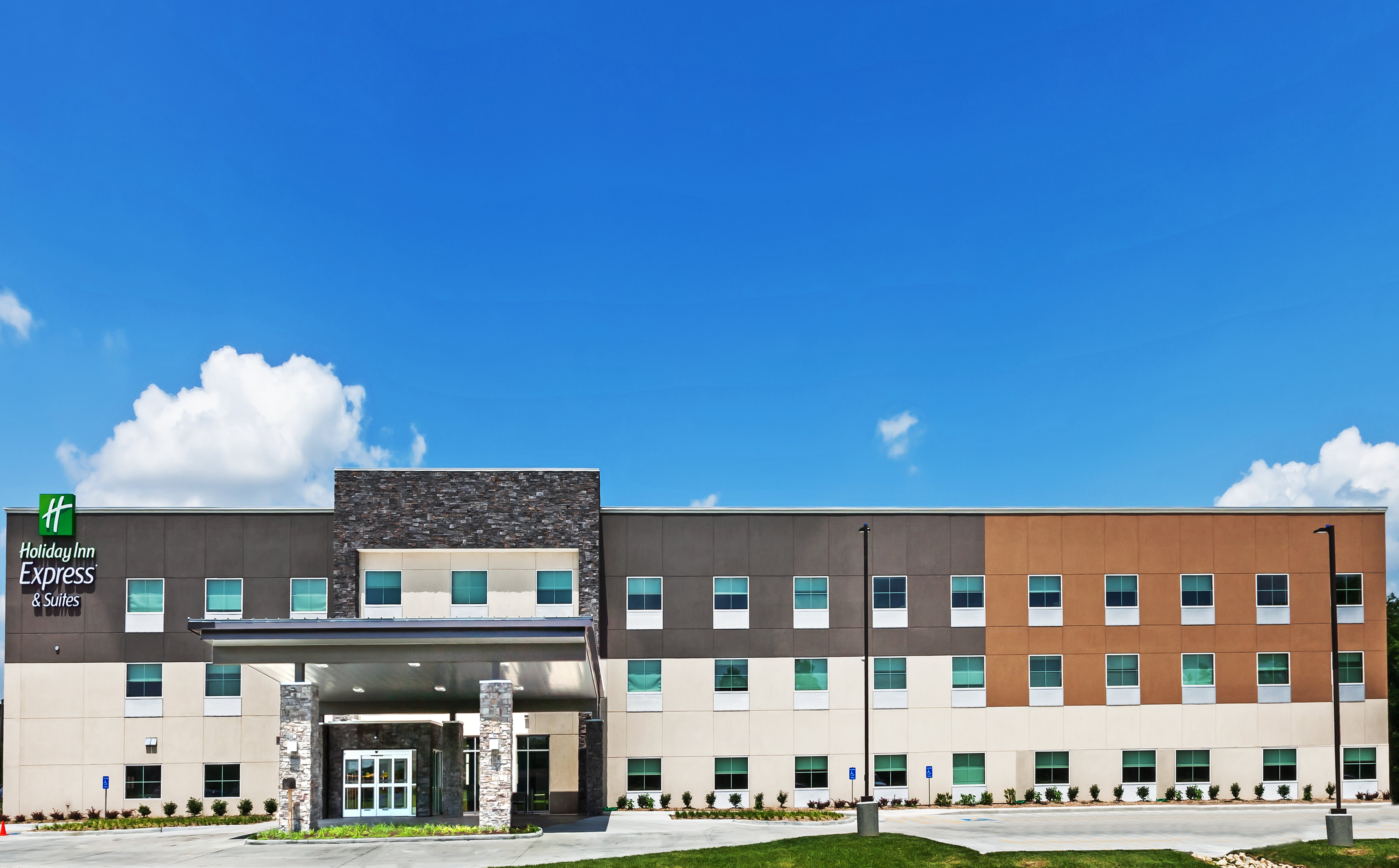 HOLIDAY INN EXPRESS & SUITES COFFEYVILLE 4/48