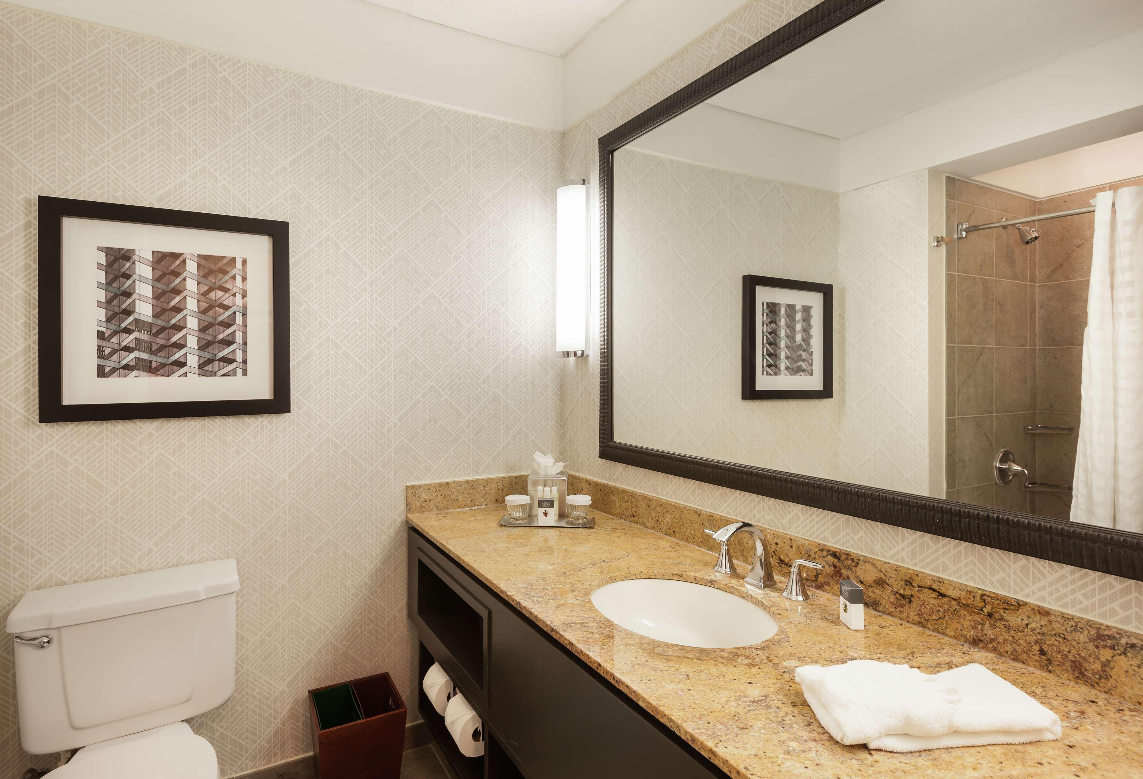 1 BEDROOM, SUITE, KING BED, DINING AREA, KITCHEN