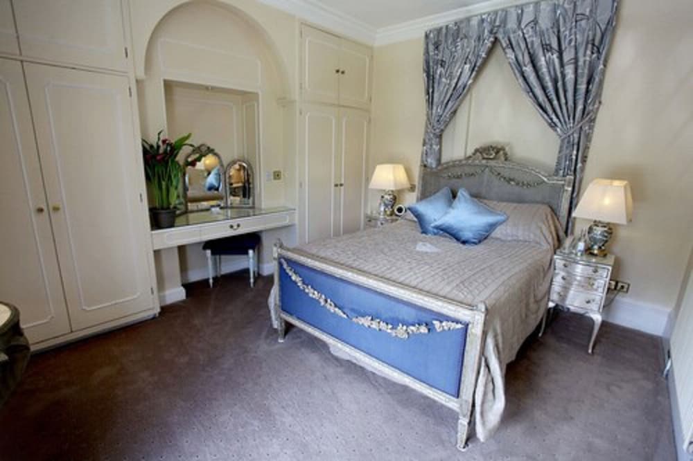 French Horn Hotel 9/49