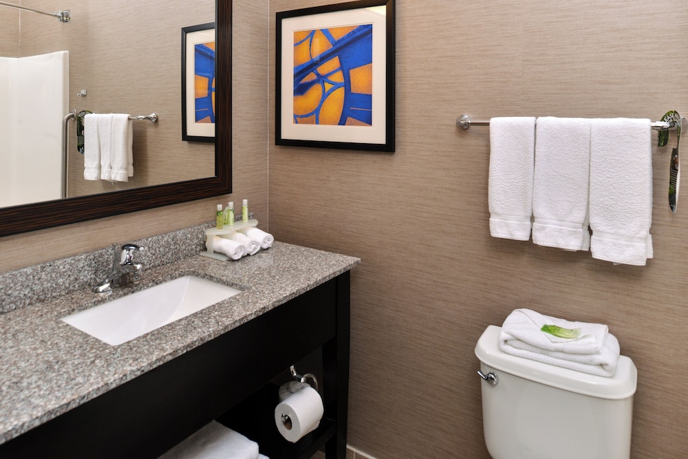 Holiday Inn Express Hotel & Suites St. Louis West-O Fallon 70/71