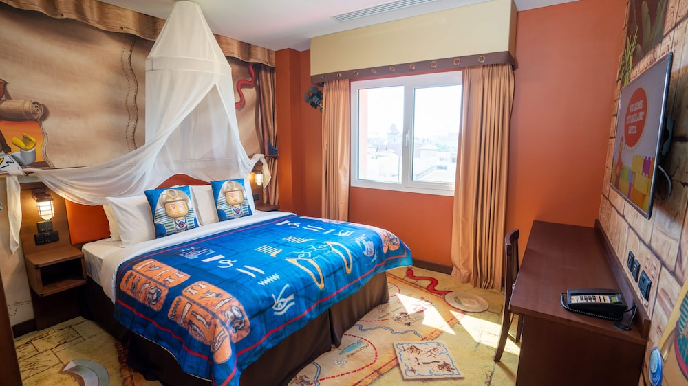 Adventure Fully Themed Family Suite WITH PARK ACCESS