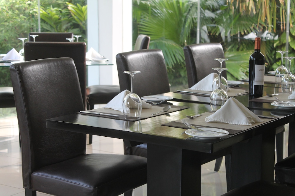 Contempo Hotel 36/49