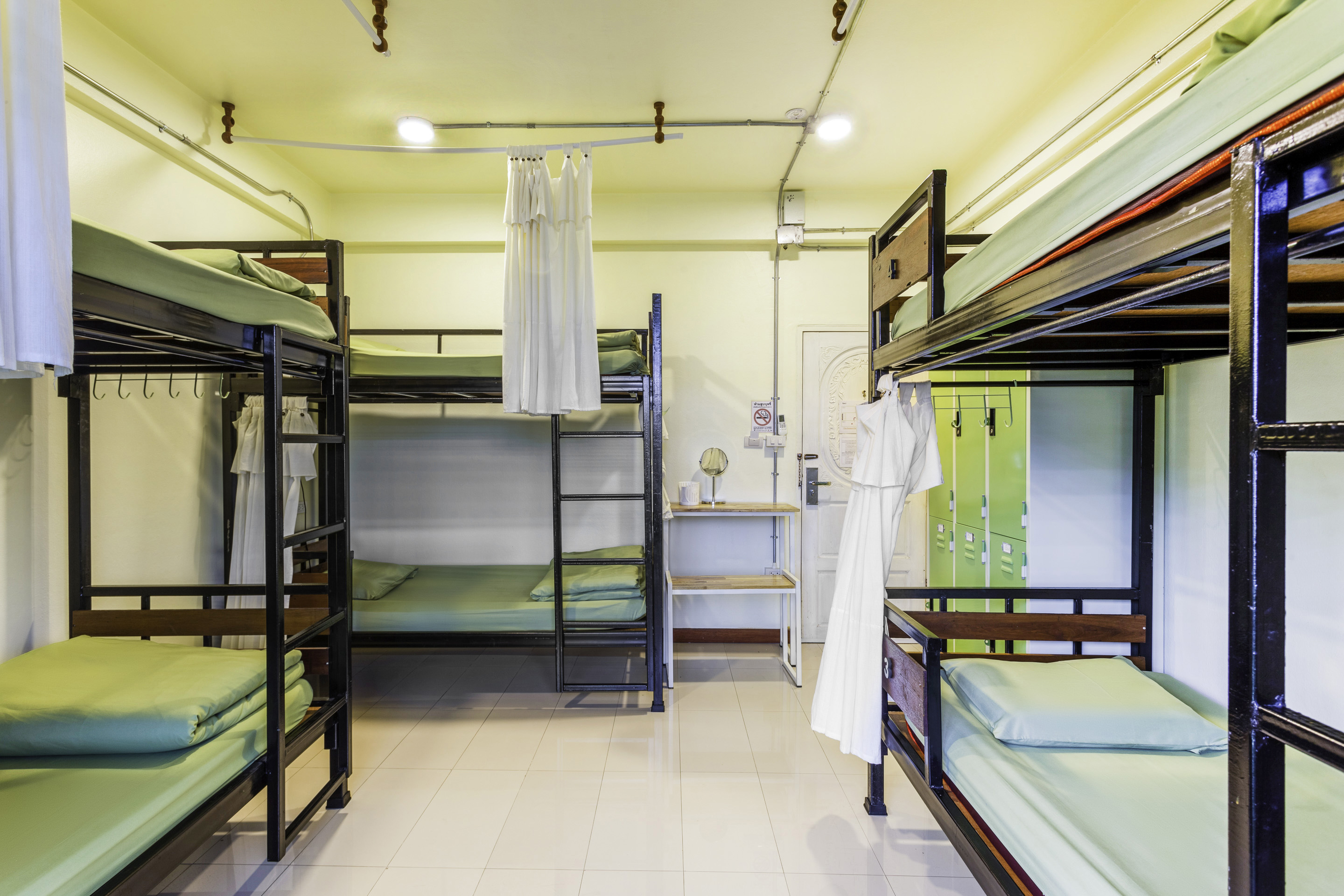 Bed in 6-Bed Mixed Dorm Room، OYO 928 Leaf Hostel 2/3