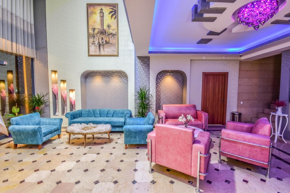 Marina Hotel 18/24