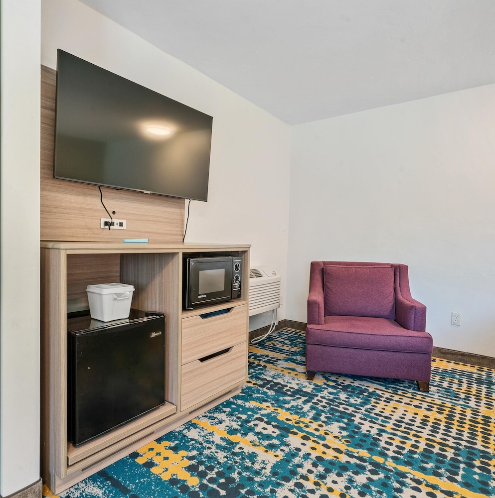 Pacific Shores Inn 39/56