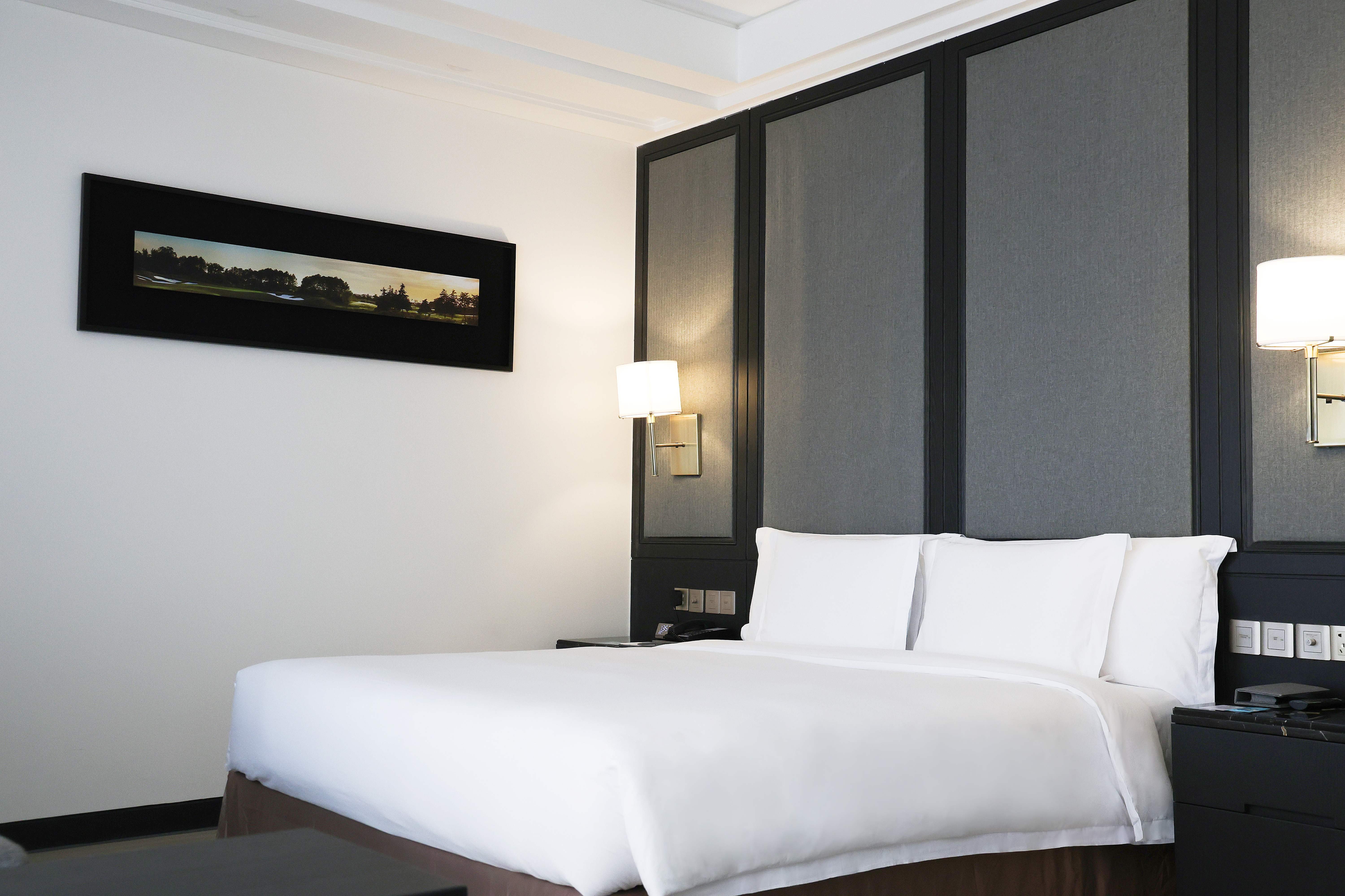 Standard, King Bed, Golf Course View