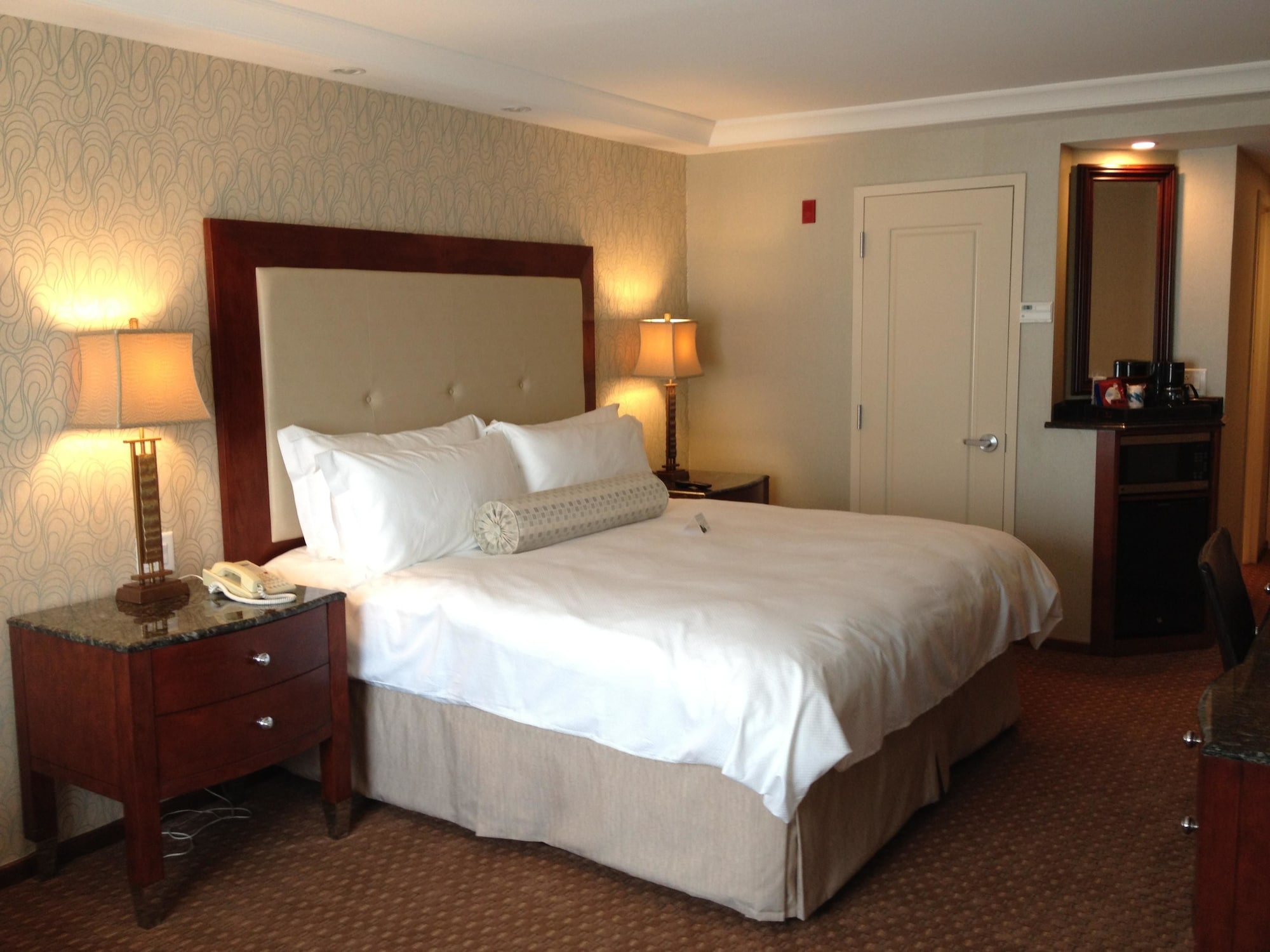 CONTEMPORARY, KING BED