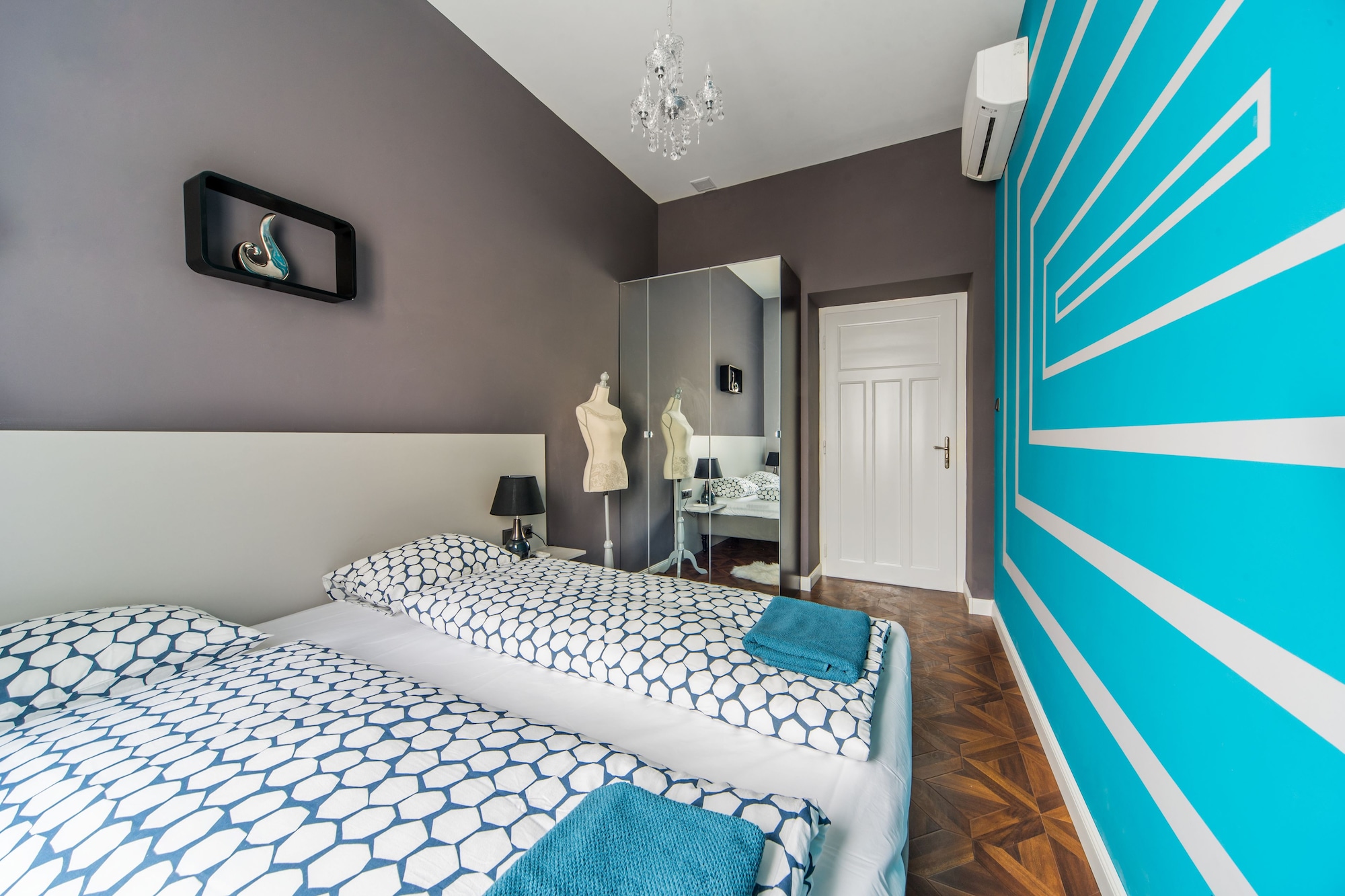 2 BEDROOMS, DELUXE, APARTMENT