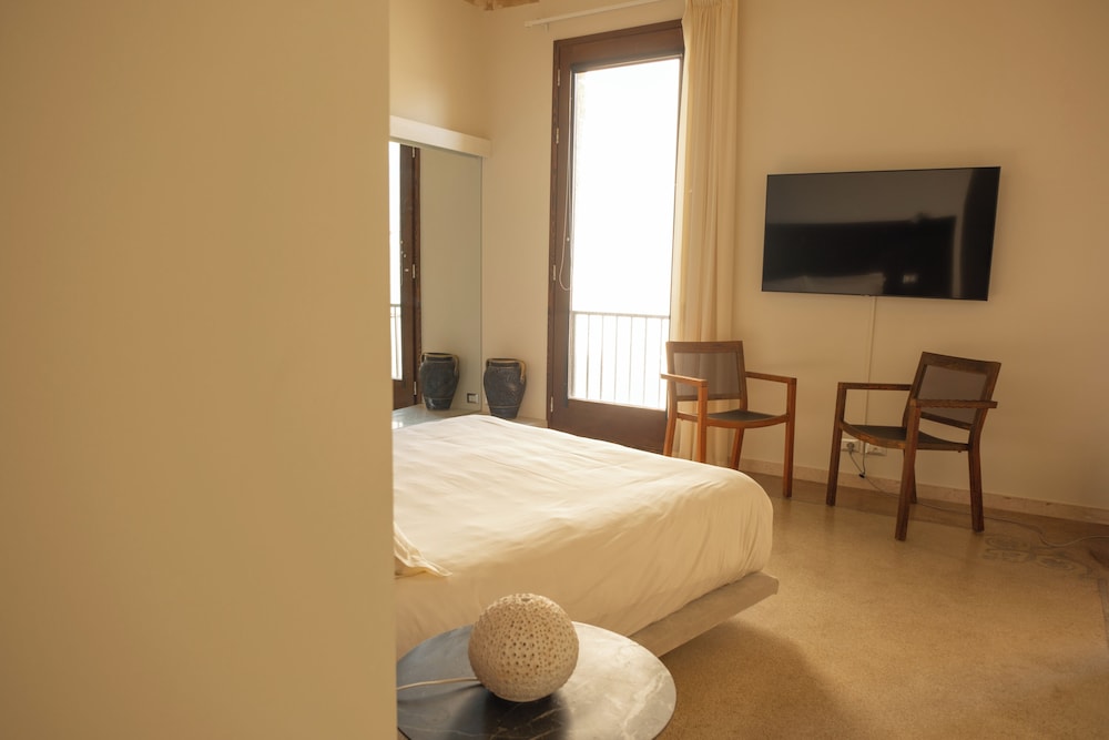 LUXURY, SUITE