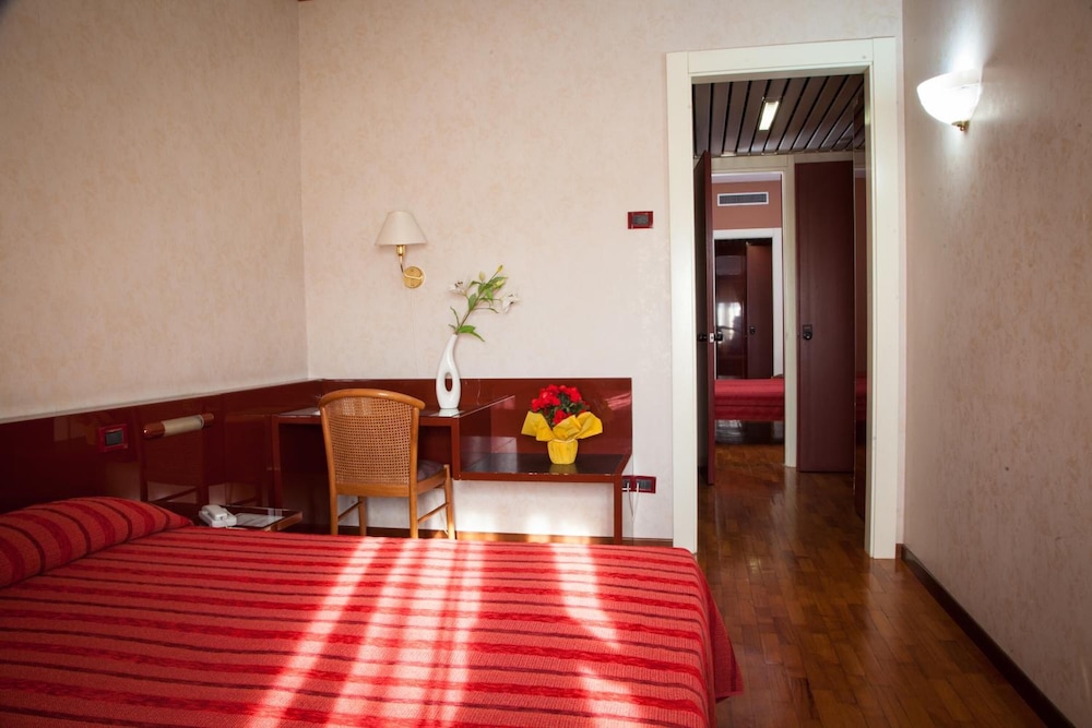 Hotel Master 6/36