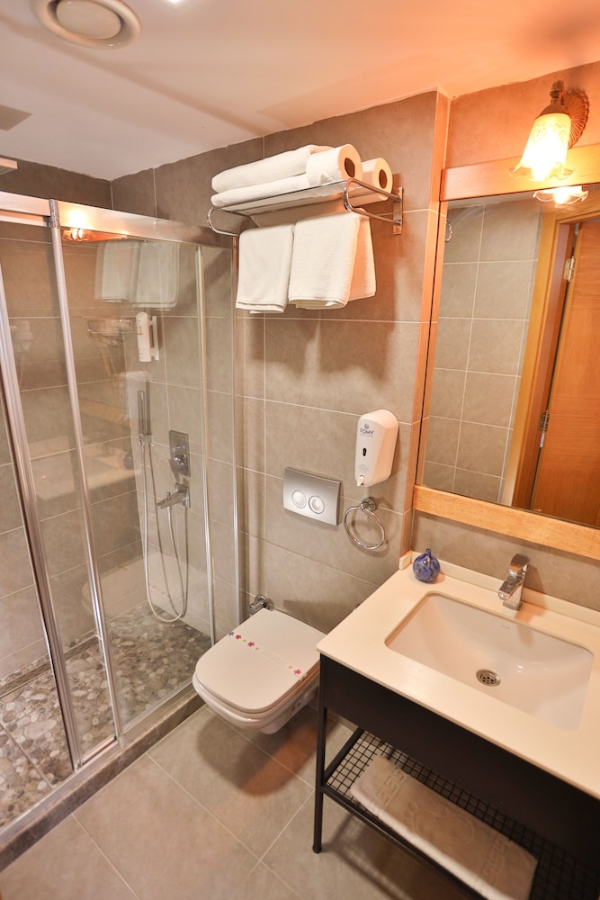 CUMBALI PLAZA HOTEL 49/54