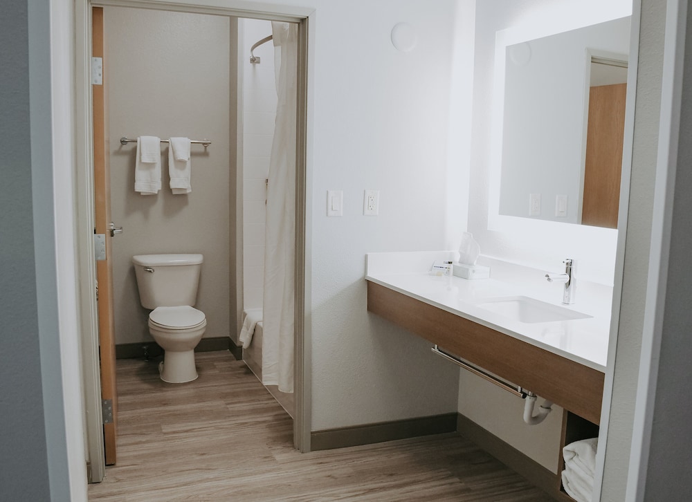Holiday Inn Express and Suites Lincoln South 17/53