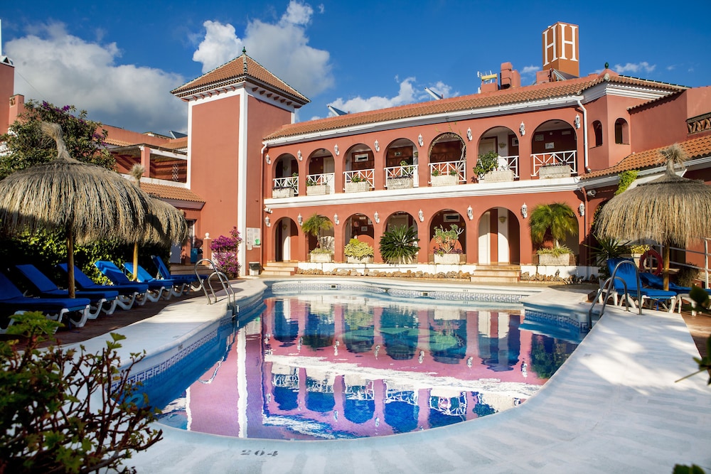 Hotel Los Arcos 6/63