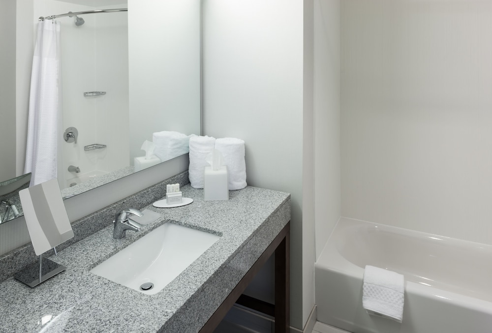 COURTYARD BY MARRIOTT RICHMOND DOWNTOWN 14/39