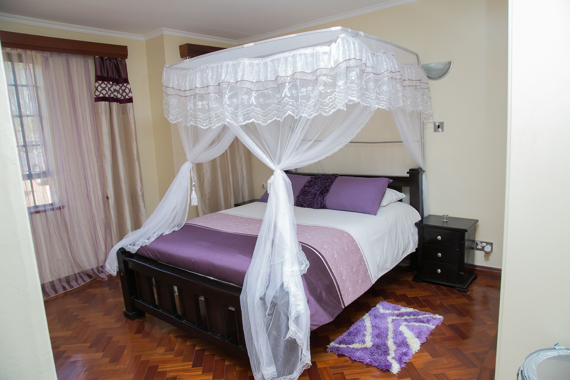 JUNIOR SUITE, LIVING AREA, BATHTUB