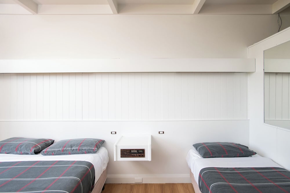 Village Family Motor Inn 26/47