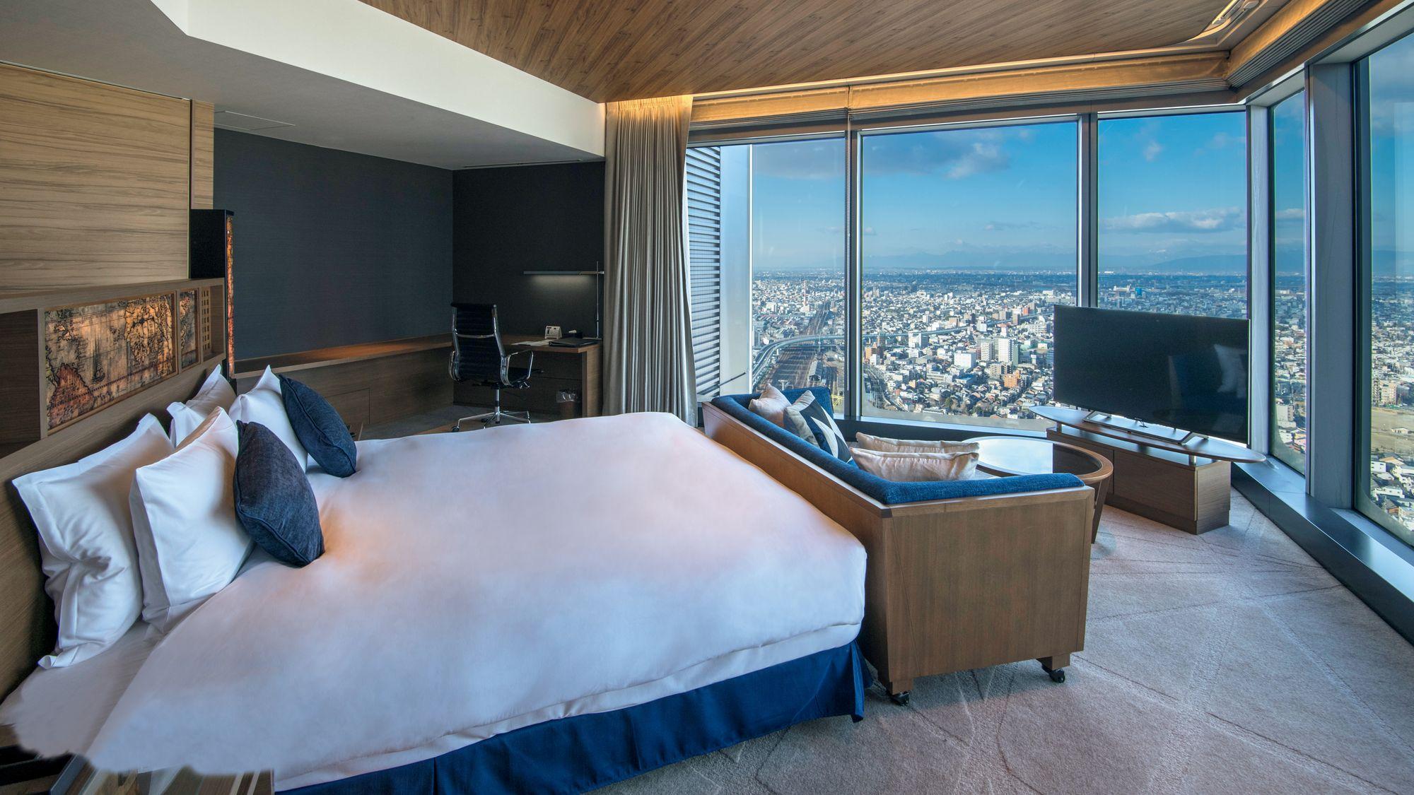 Deluxe, King Bed, Night View, Corner