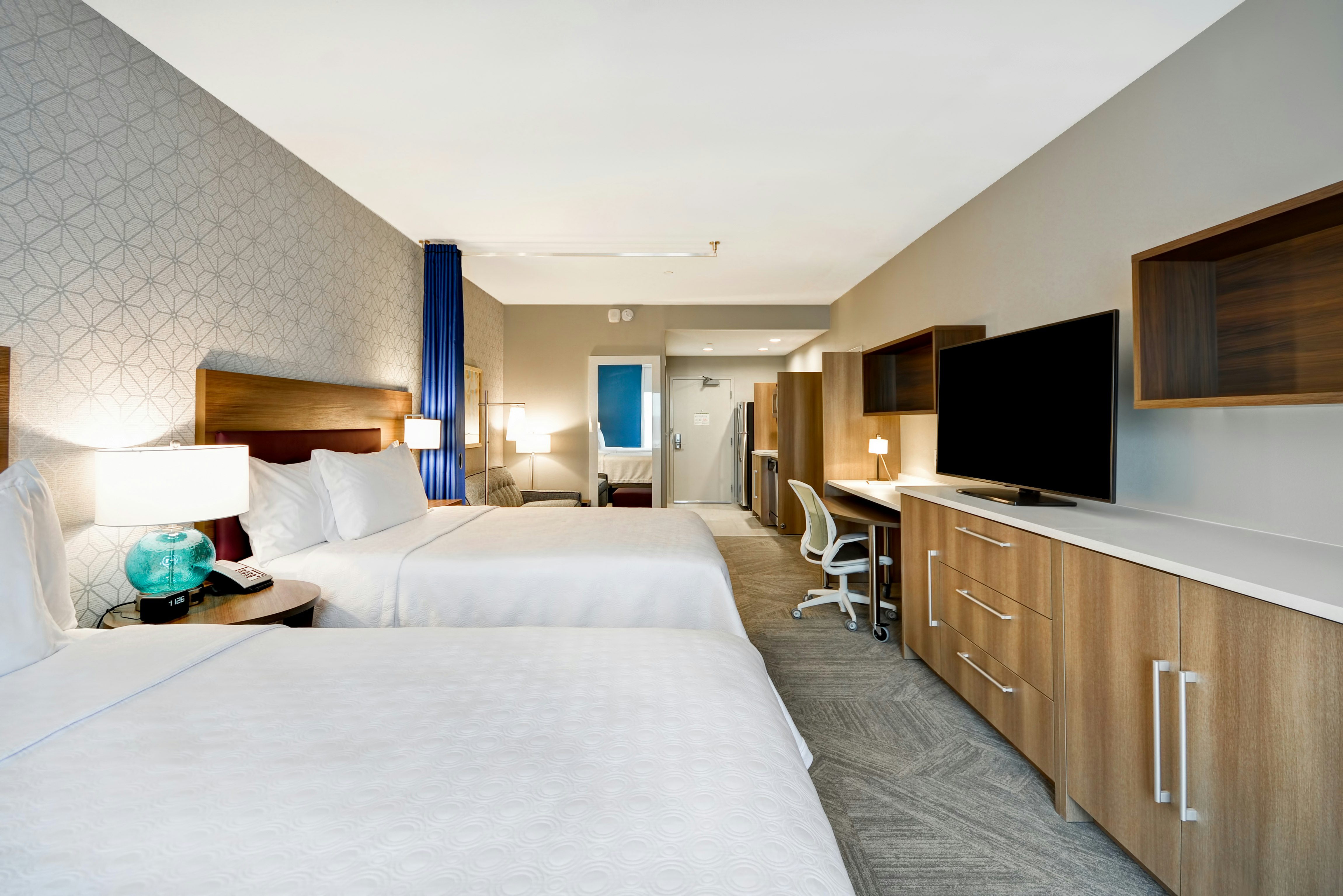 studio, 2 queen beds, accessible