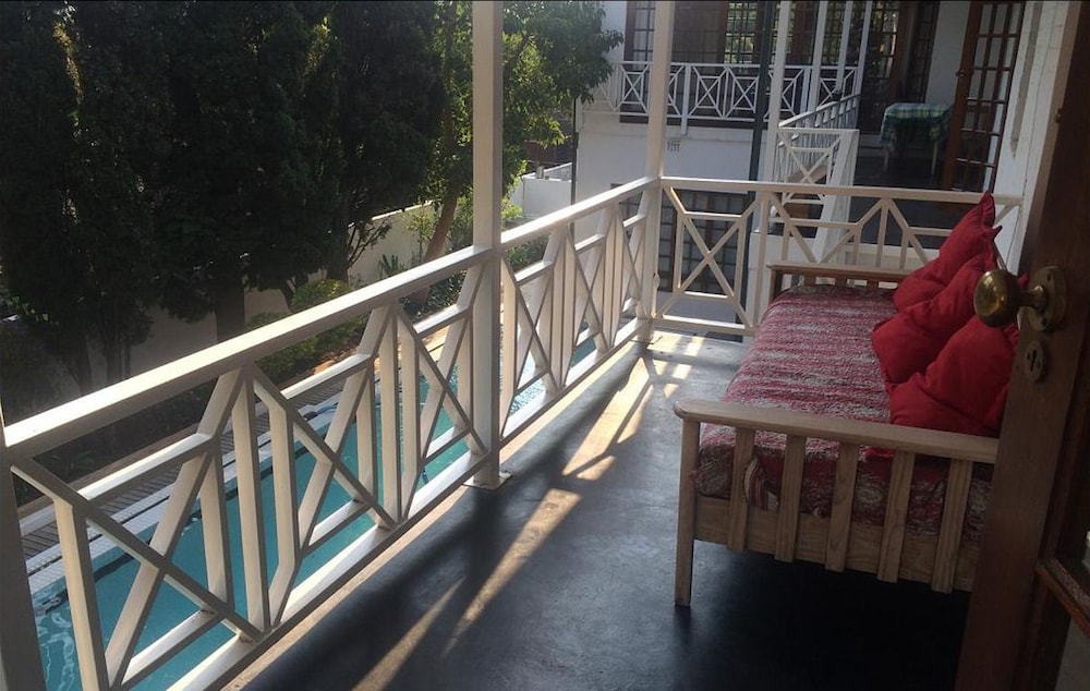 Sandton Farmhouse Executive B&B 1/38