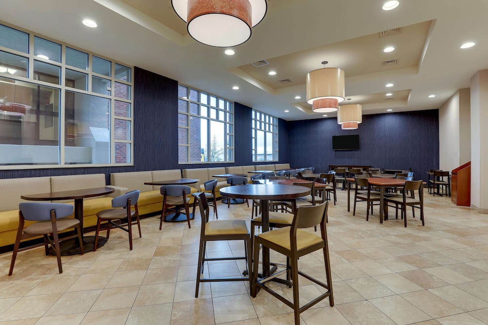 Drury Inn and Suites St Louis Arnold 33/46