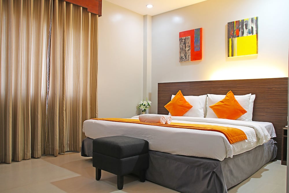 Holiday Suites Hotel Amp Resort 13/50