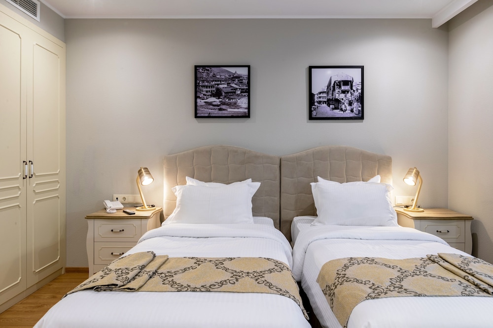 Hotel Khokhobi 8/30