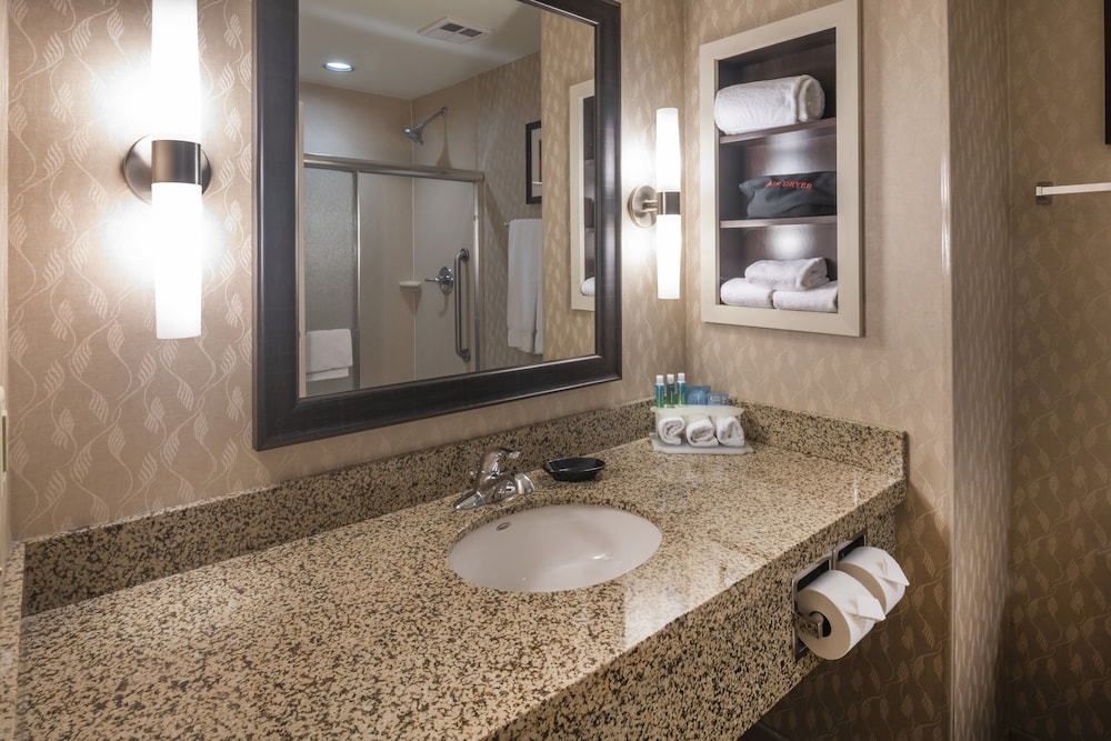 Holiday Inn Express Hotel and Suites Hays 16/53