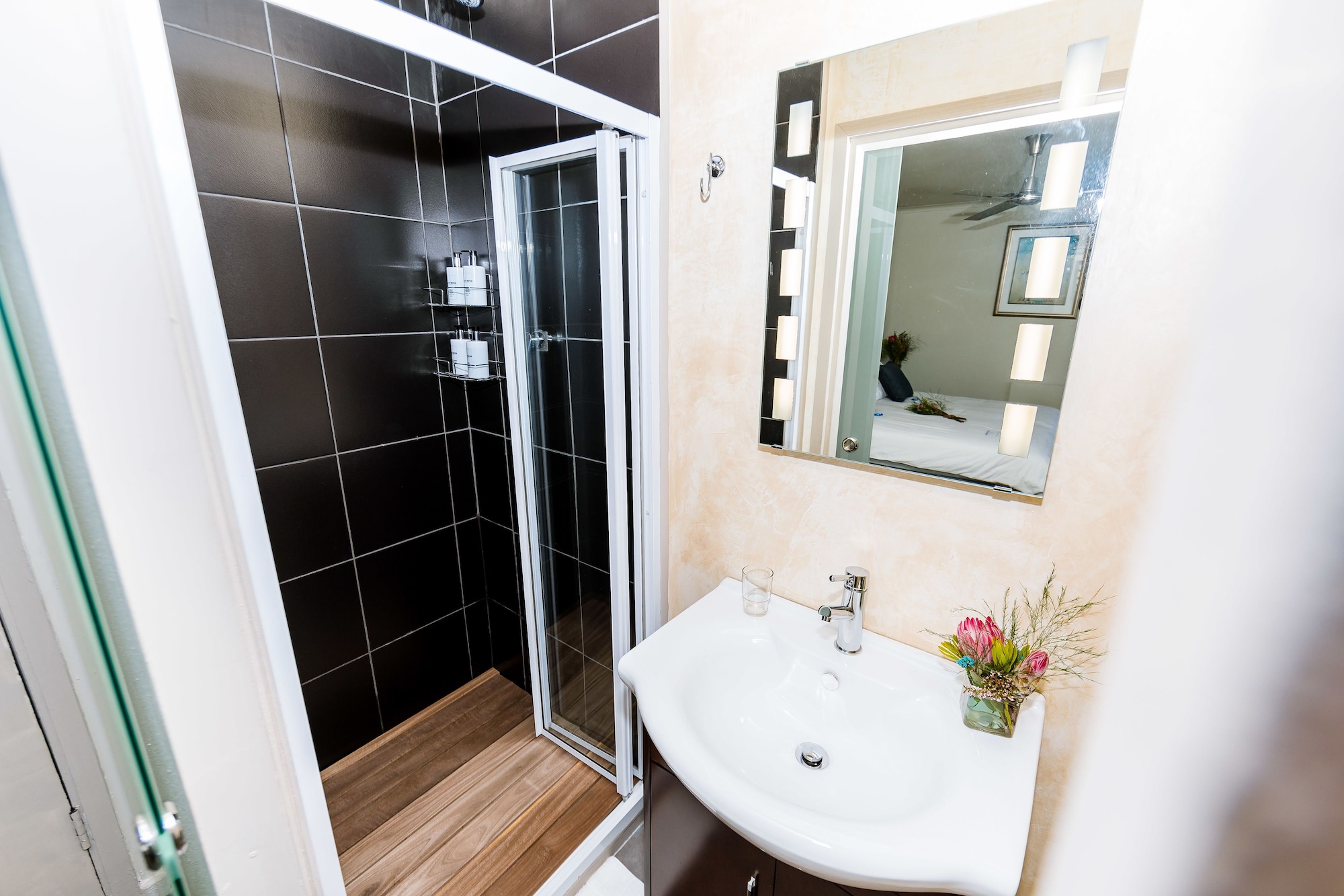 Superior, Suite, Double Bed, Le Petit Chateau 3/3
