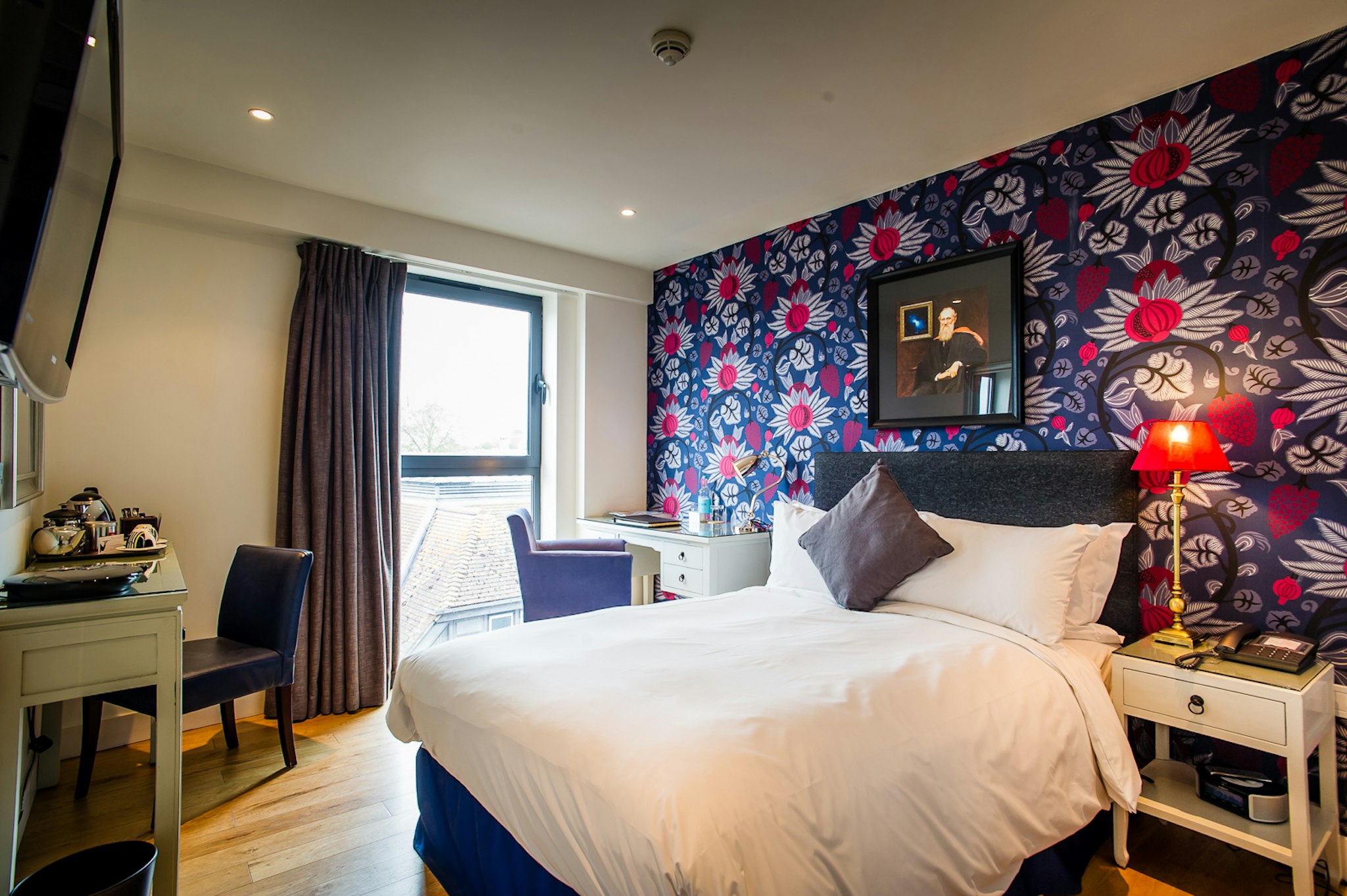 GRADUATES, DOUBLE BED