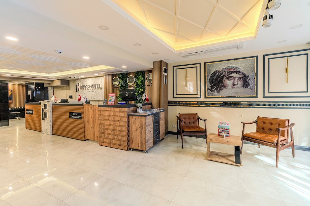 Roys Hotel & Suites 12/50