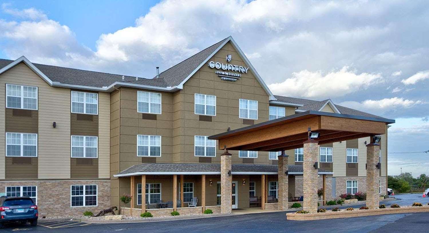 Country Inn & Suites by Radisson, Moline Airport 4/28