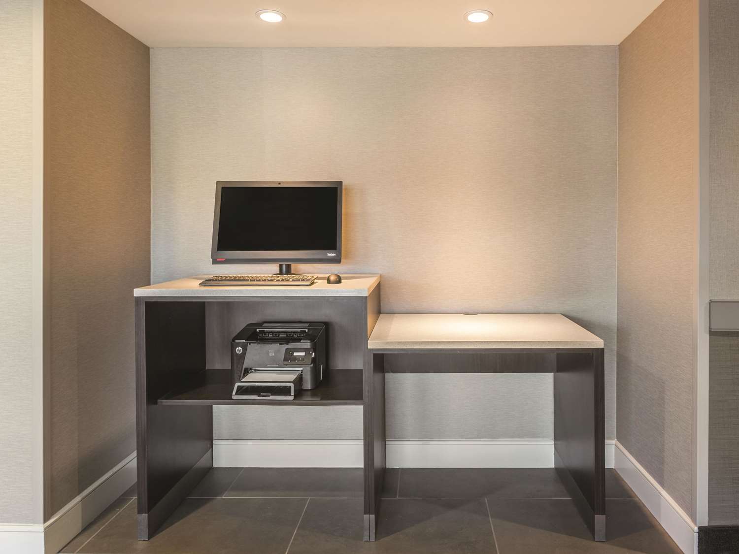 La Quinta Inn & Suites by Wyndham Atlanta Midtown - Buckhead 14/17