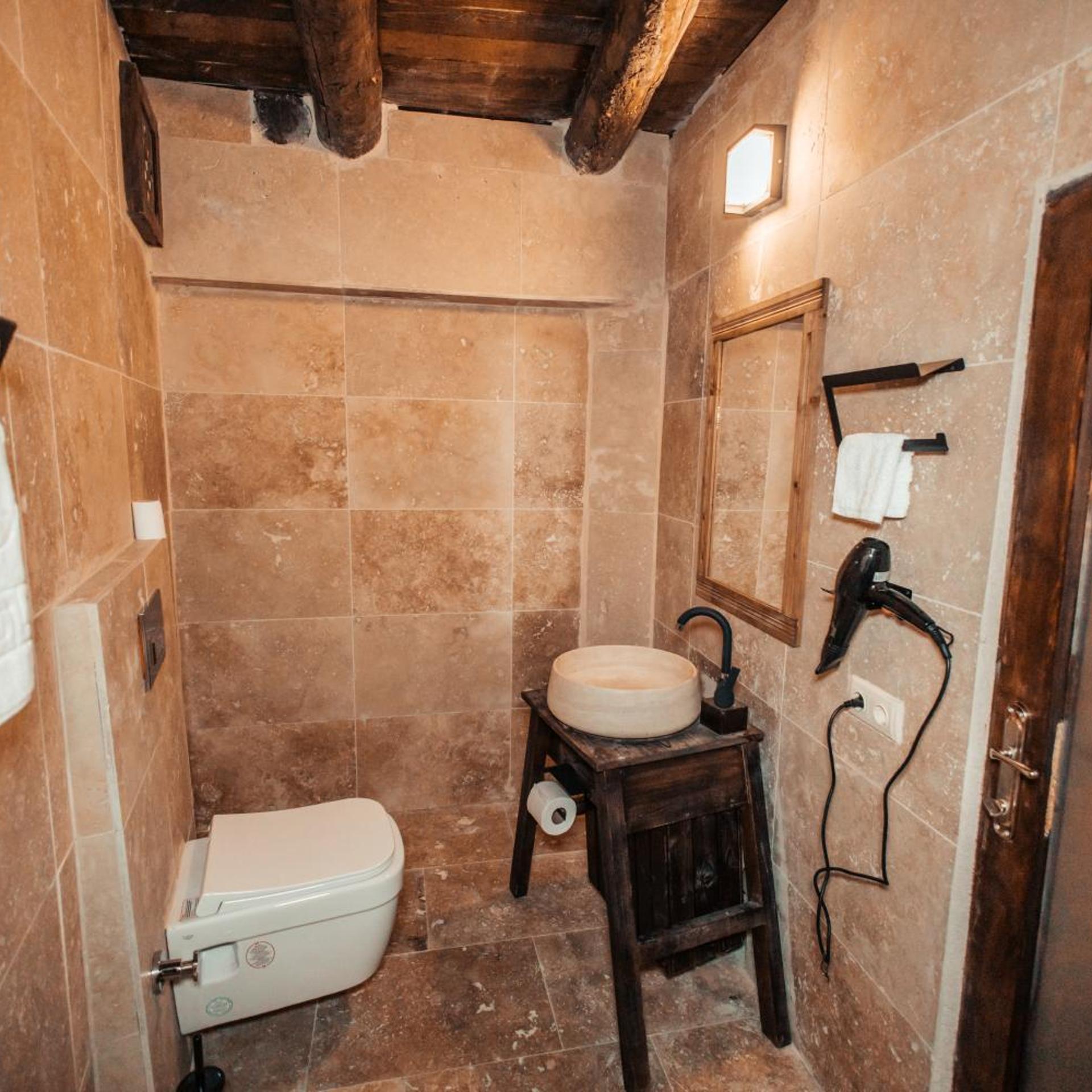 Vanessa Cave House 44/49