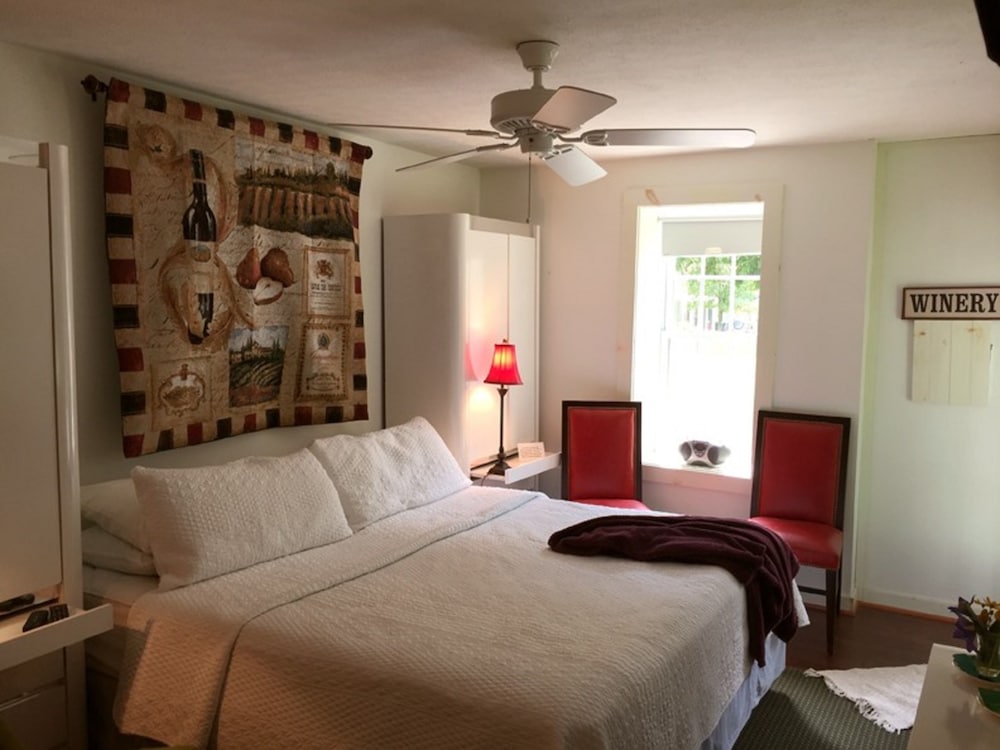 18 Vine Inn &amp; Carriage House 9/50