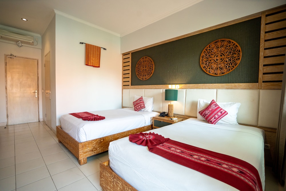 Lagoon, Twin Beds, Pool View