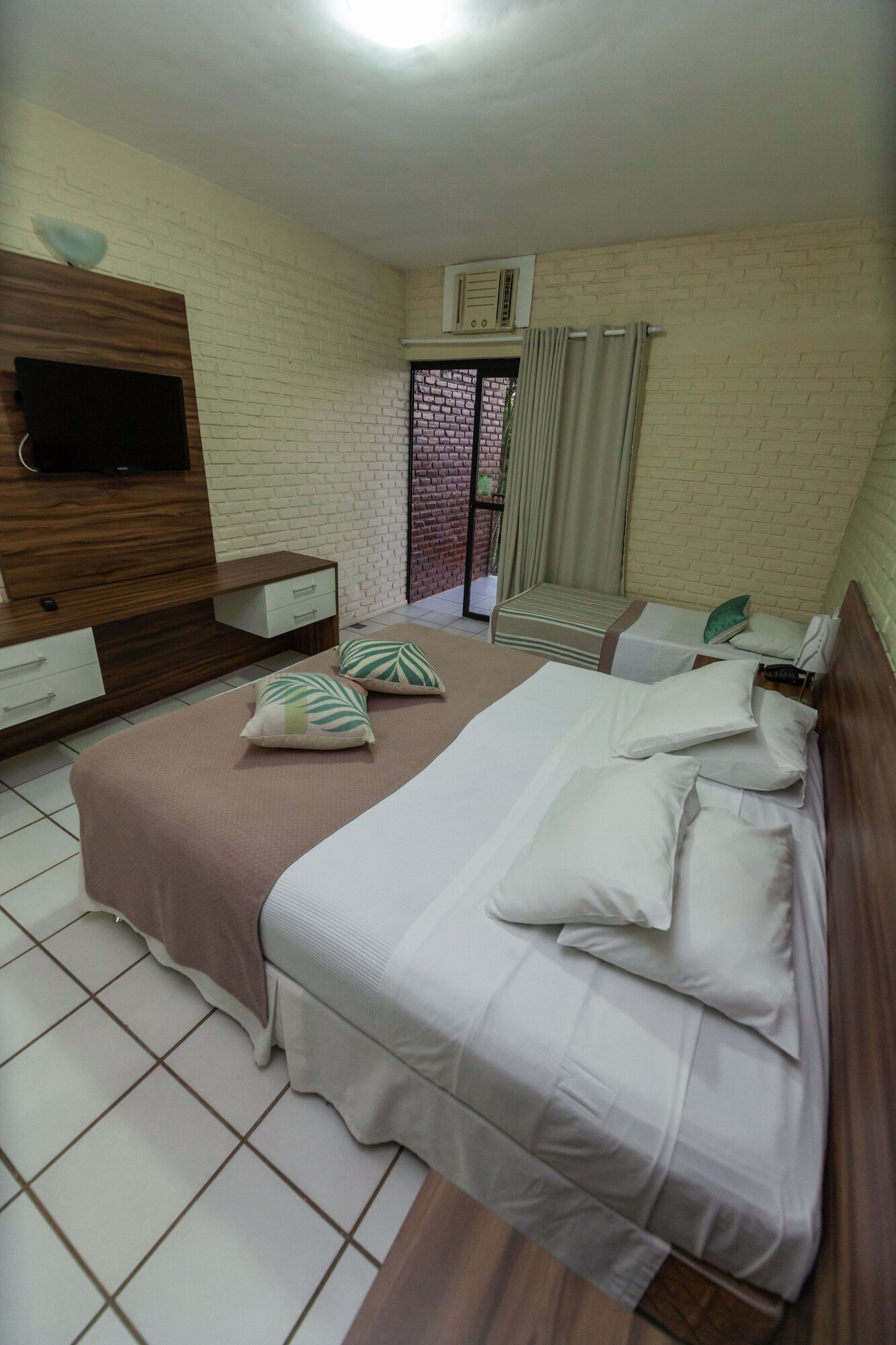 Standard, 1 Double and 1 Single Bed, Partial Ocean View, Garden Area